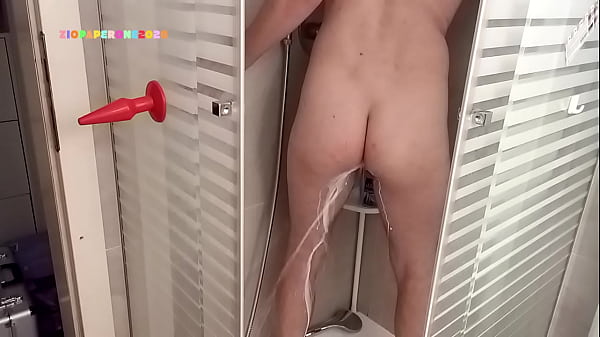 Ziopaperone2020 – SHORTS – Squirting milk from my ass
