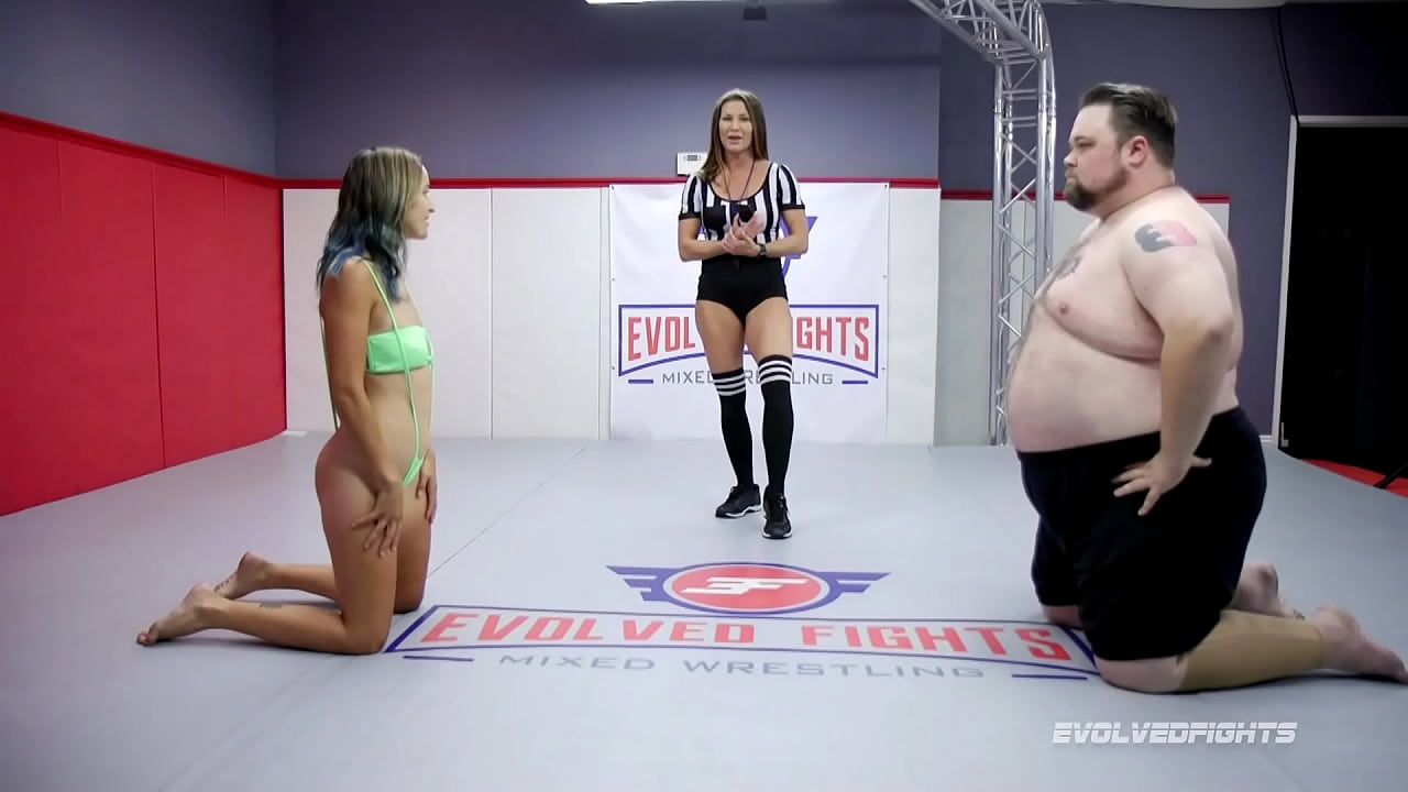 Mixed Wrestling Fight with Vinnie O'Neil wrestling newcomer Stacey Daniels and getting sucked – Hardcore BDSM Scene HD