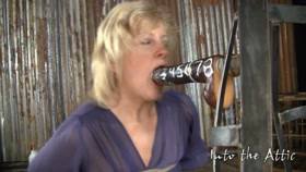 Mature Elli – Into The Attic