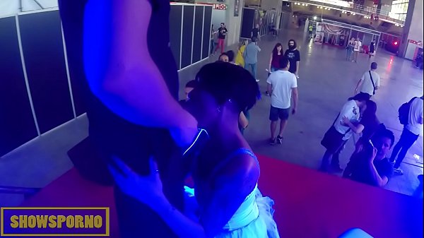 Shows Porno – Ebony pornstar blowjob and fuck on stage